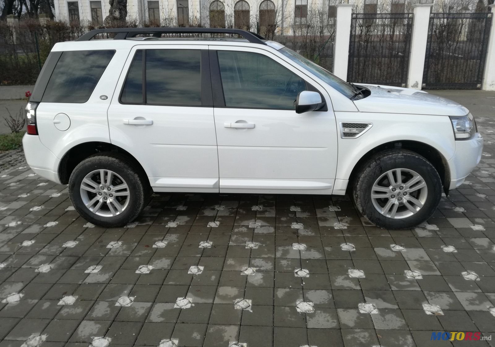 2013' Land Rover Freelander photo #2