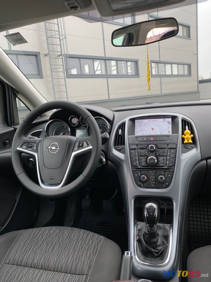 2013' Opel Astra photo #6