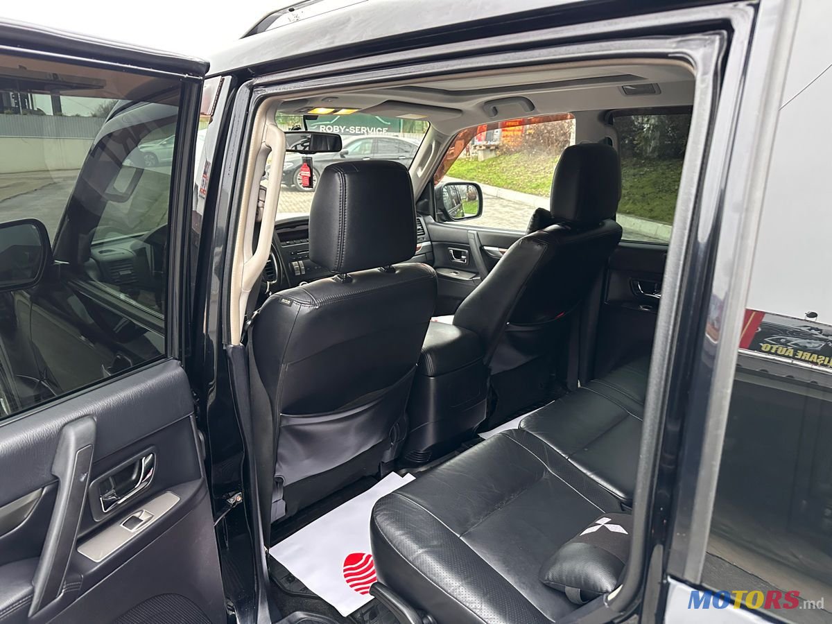 2008' Mitsubishi Pajero photo #4