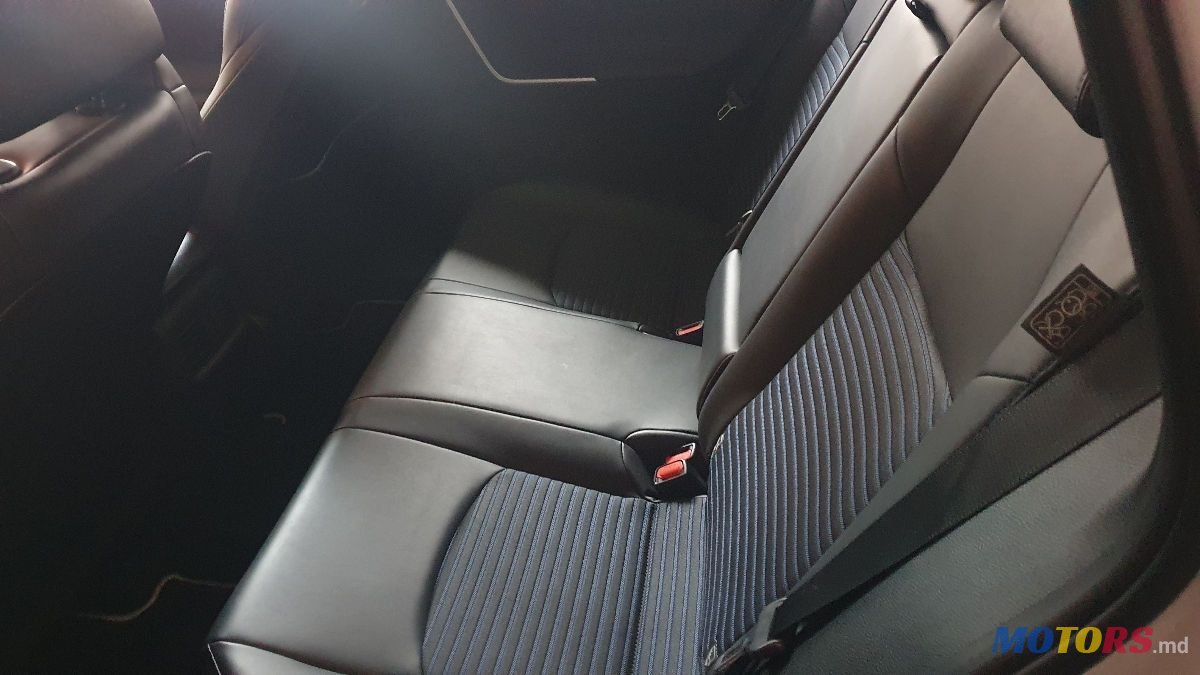 2019' Toyota RAV4 photo #6