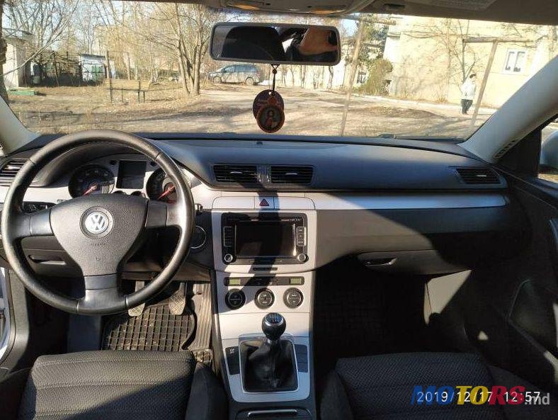 2009' Volkswagen Passat photo #2