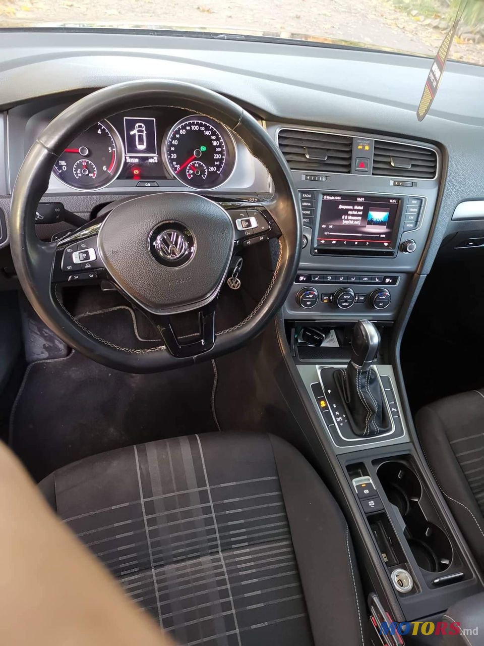 2016' Volkswagen Golf photo #4