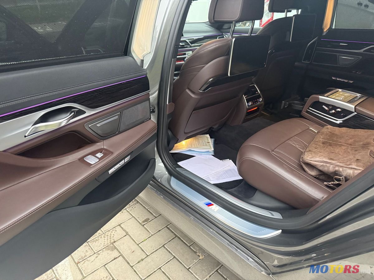 2017' BMW 7 Series photo #6