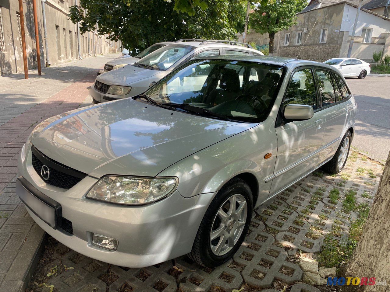 2001' Mazda 323 photo #2