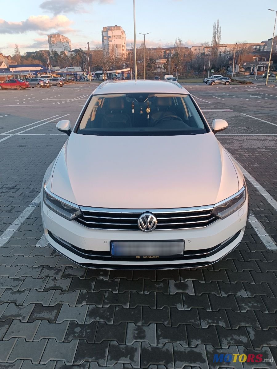 2017' Volkswagen Passat photo #2