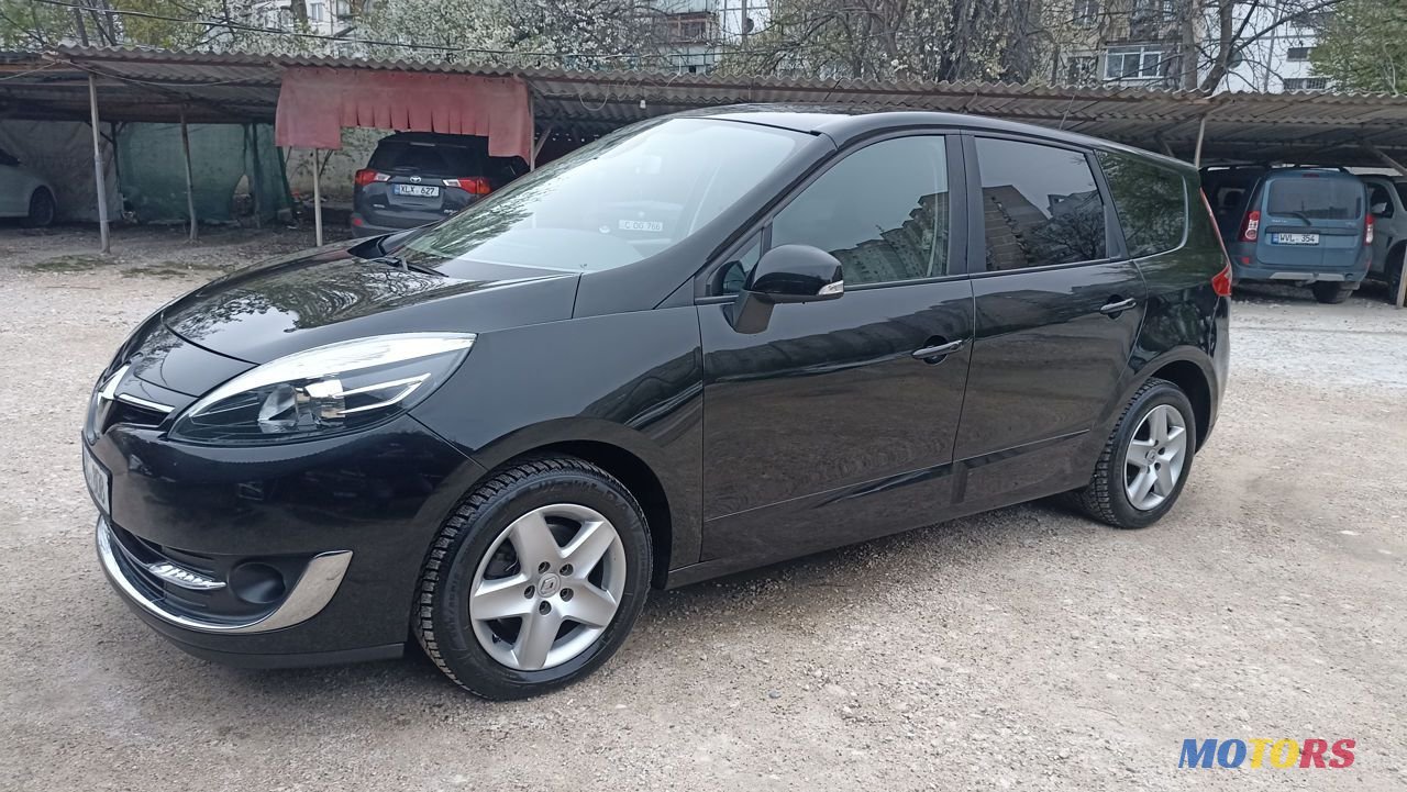 2013' Renault Grand Scenic photo #2