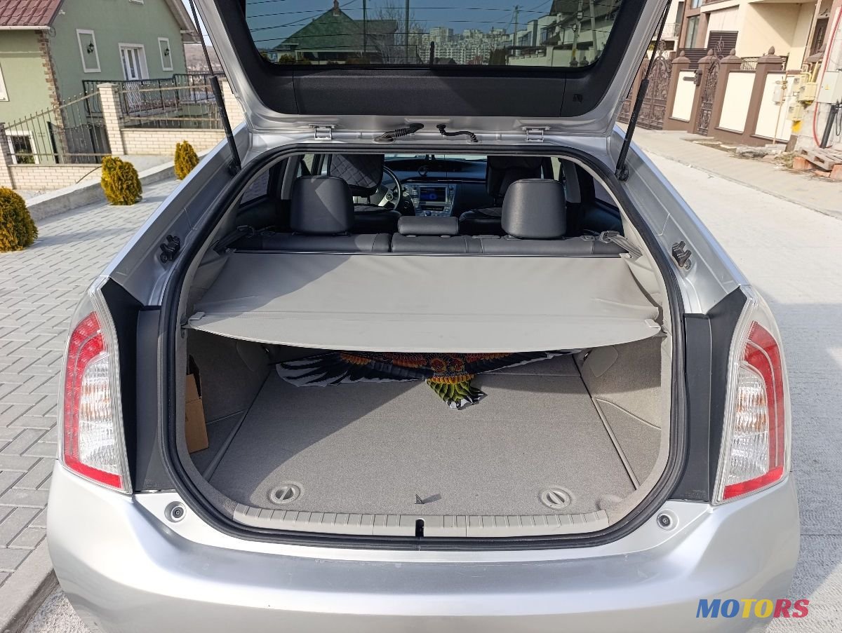 2012' Toyota Prius photo #5