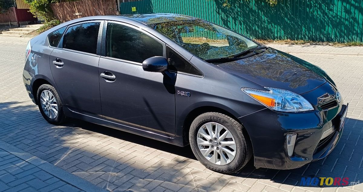 2013' Toyota Prius photo #3