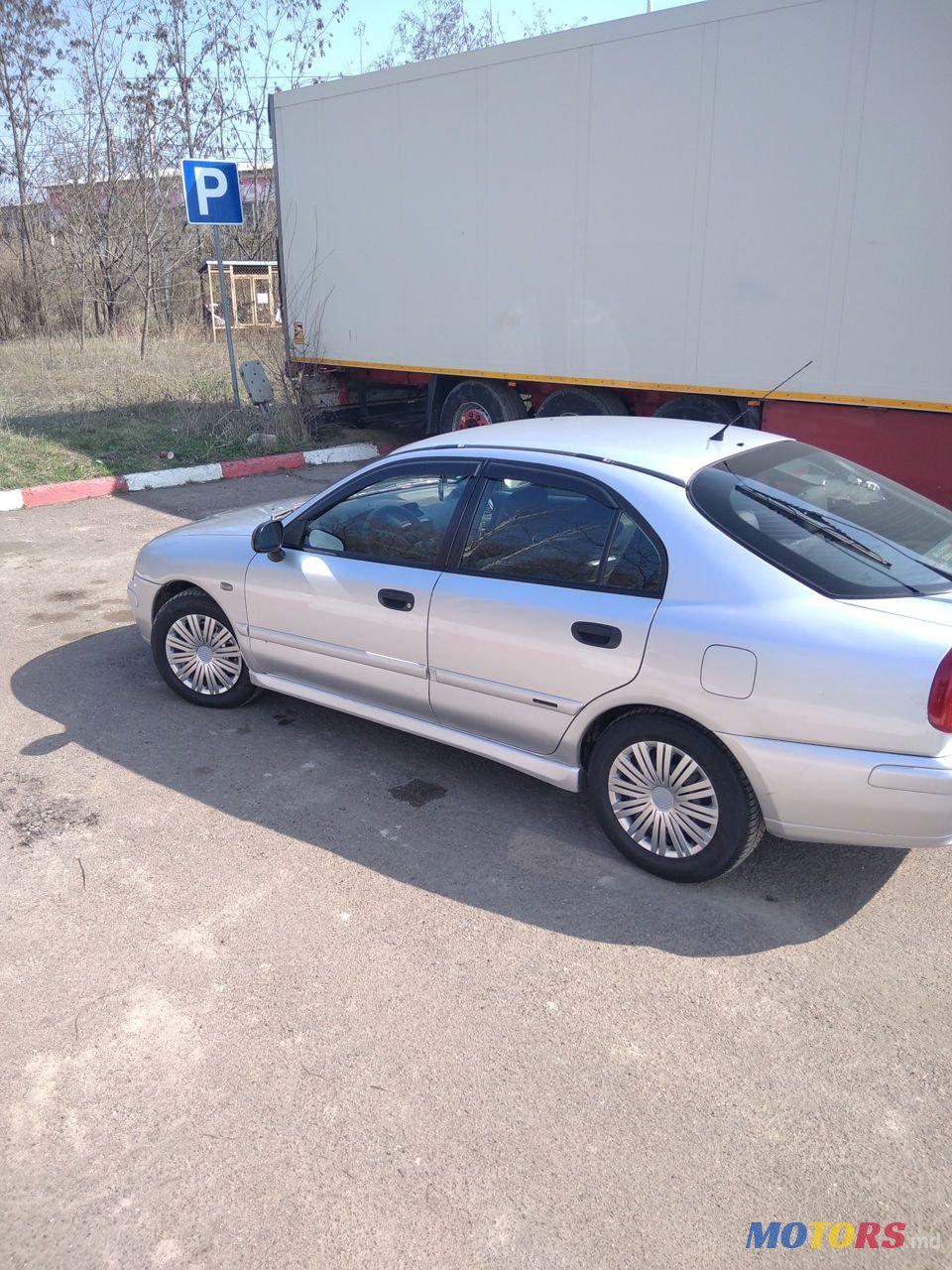 2002' Mitsubishi Carisma photo #2