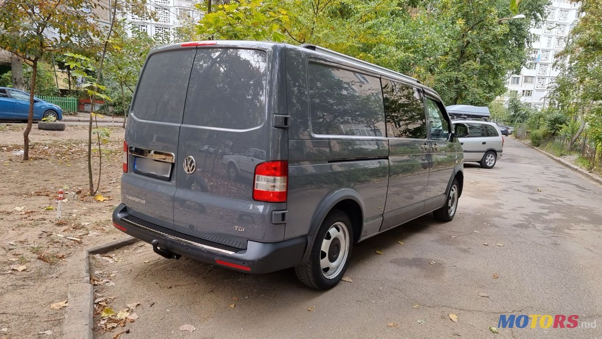 2014' Volkswagen Transporter photo #4