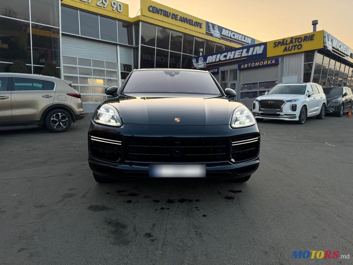 2020' Porsche Cayenne Coupe photo #2