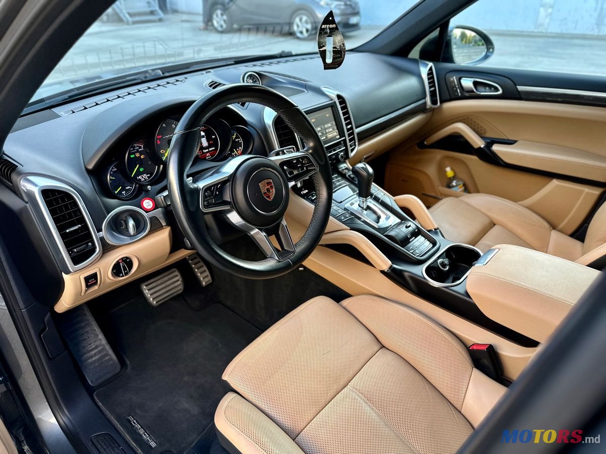 2016' Porsche Cayenne photo #6