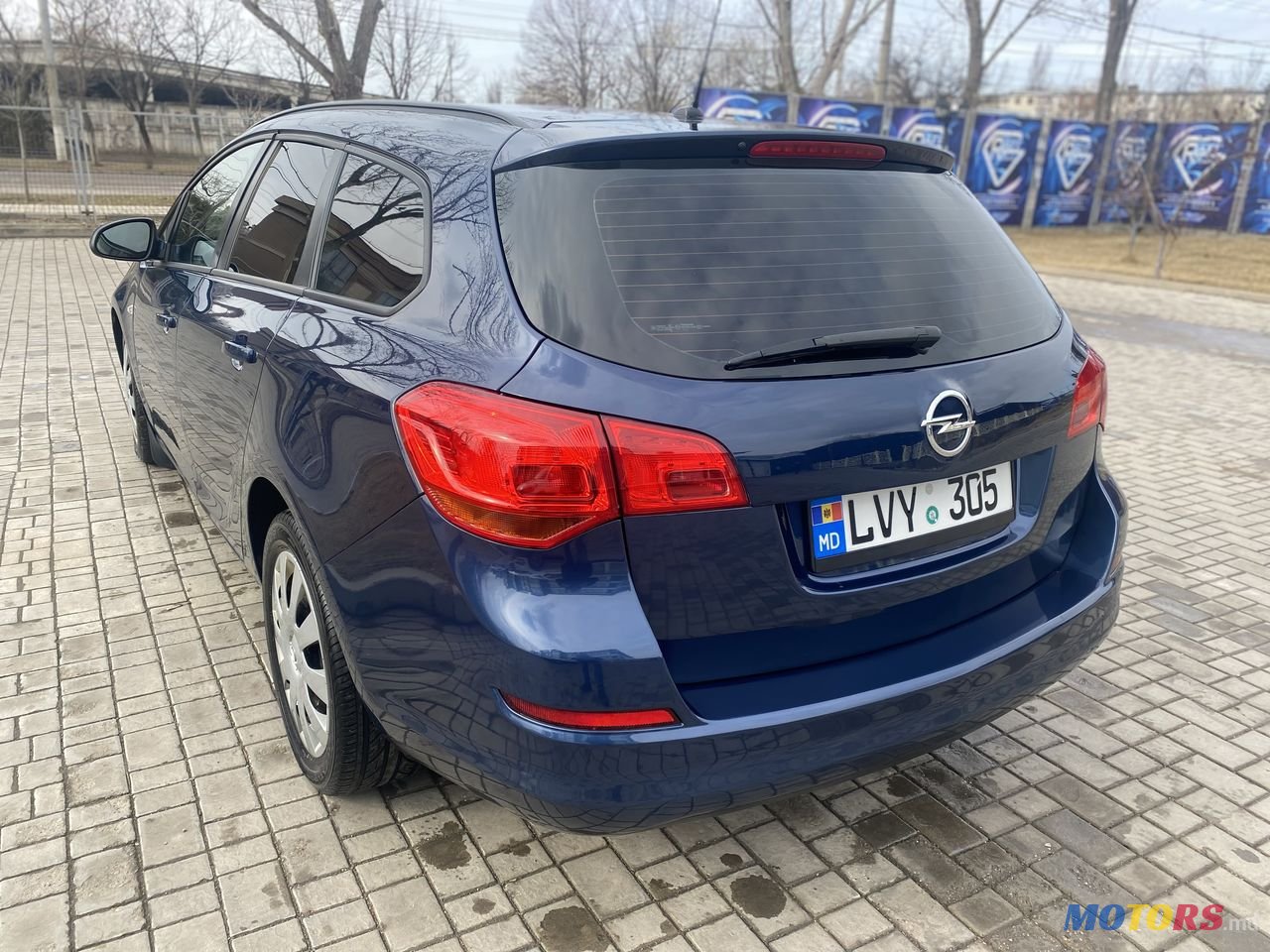 2012' Opel Astra photo #3