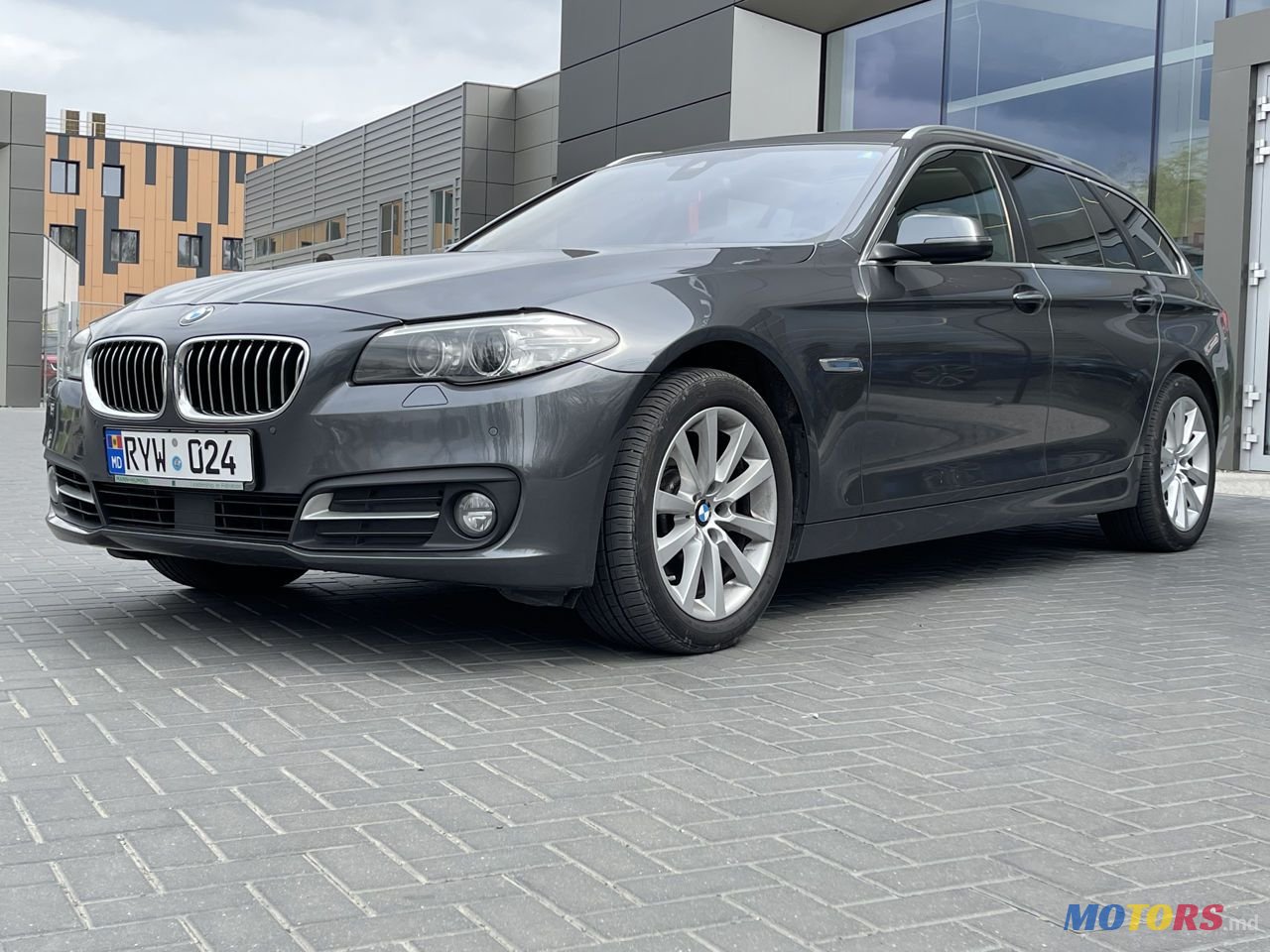 2015' BMW 5 Series photo #2