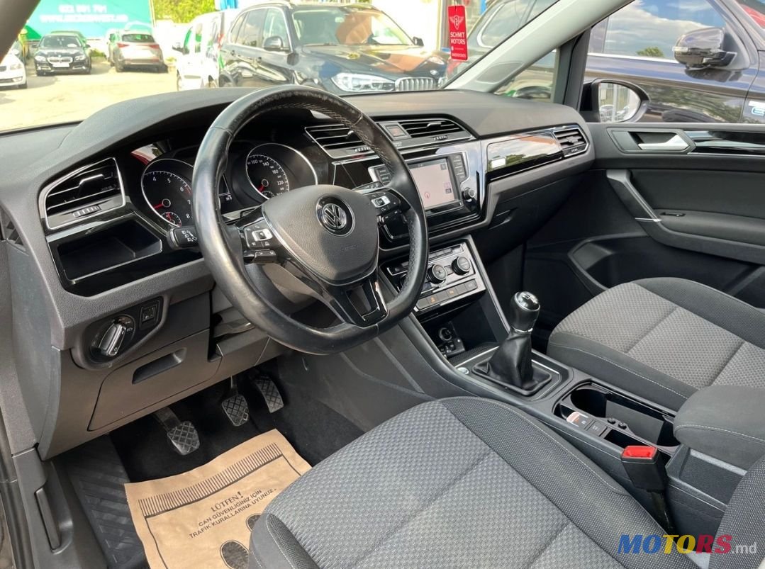 2016' Volkswagen Touran photo #3
