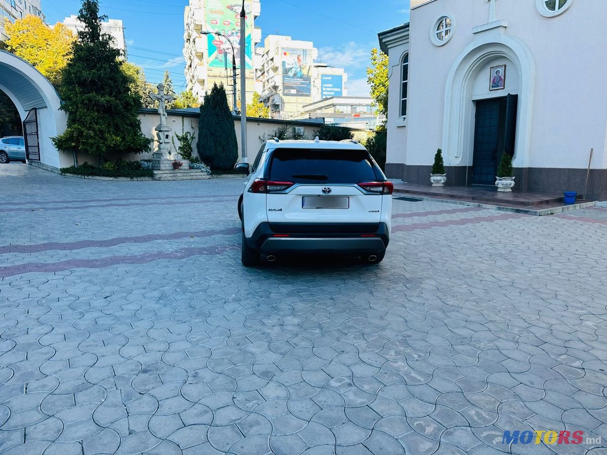 2020' Toyota RAV4 photo #3