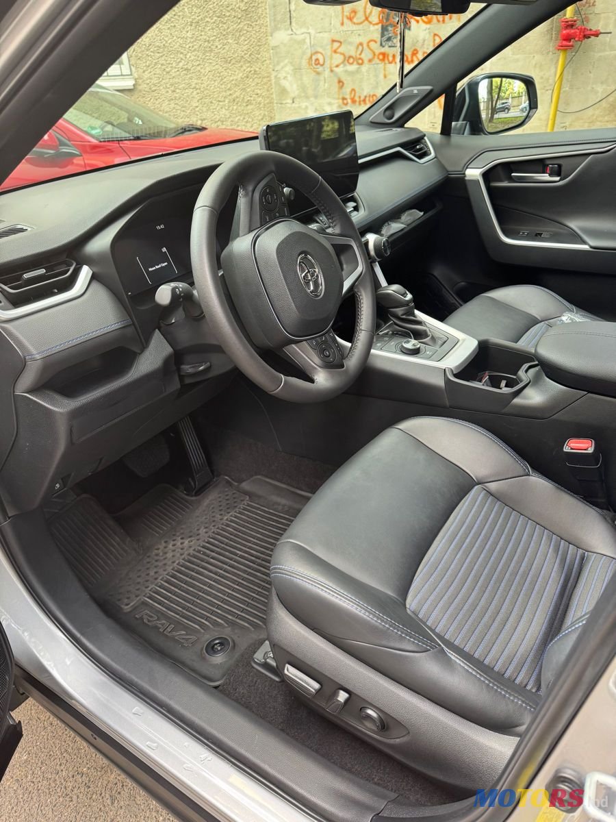2023' Toyota RAV4 photo #5