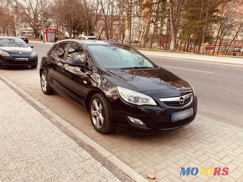 2012' Opel Astra photo #6