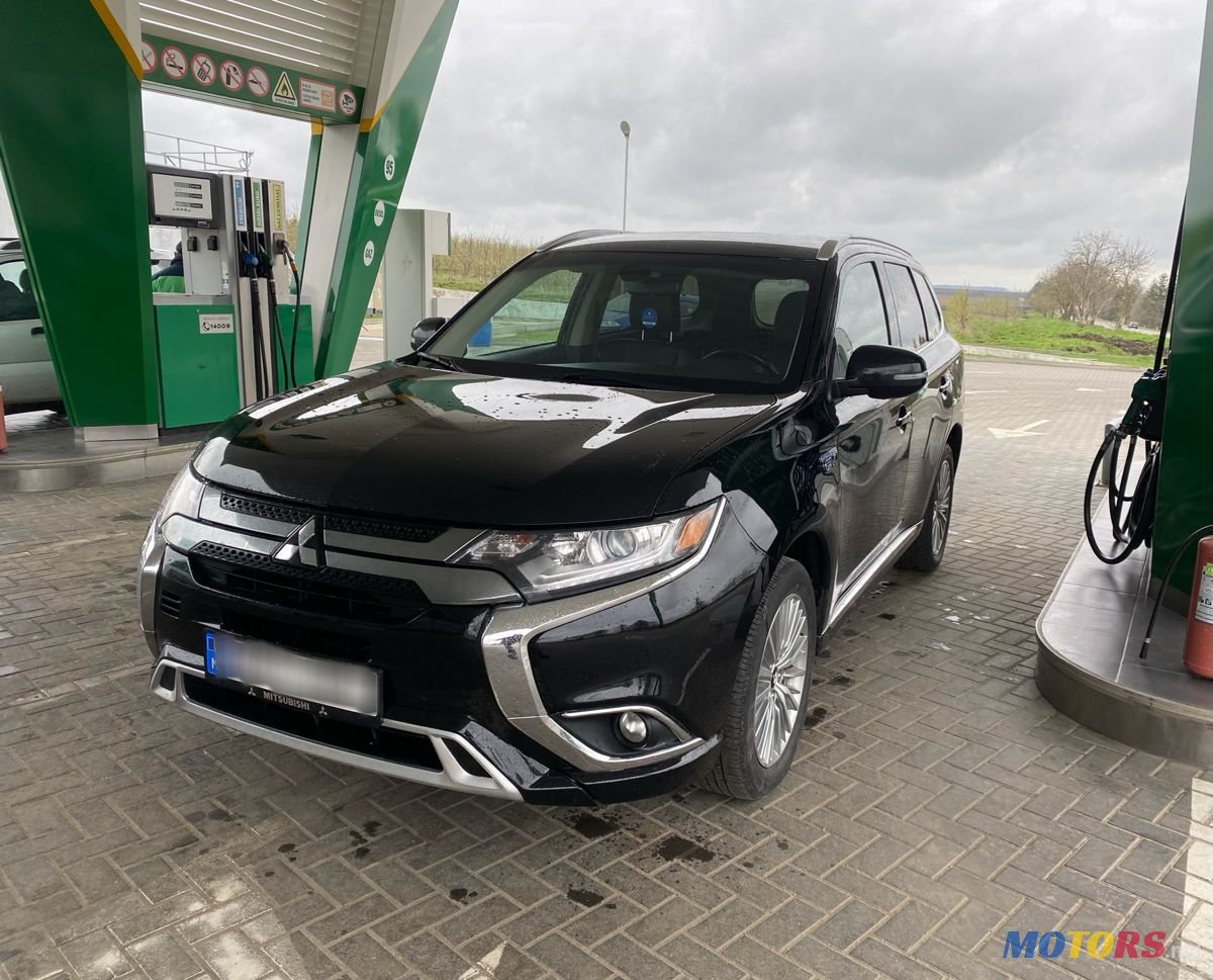 2019' Mitsubishi Outlander photo #3