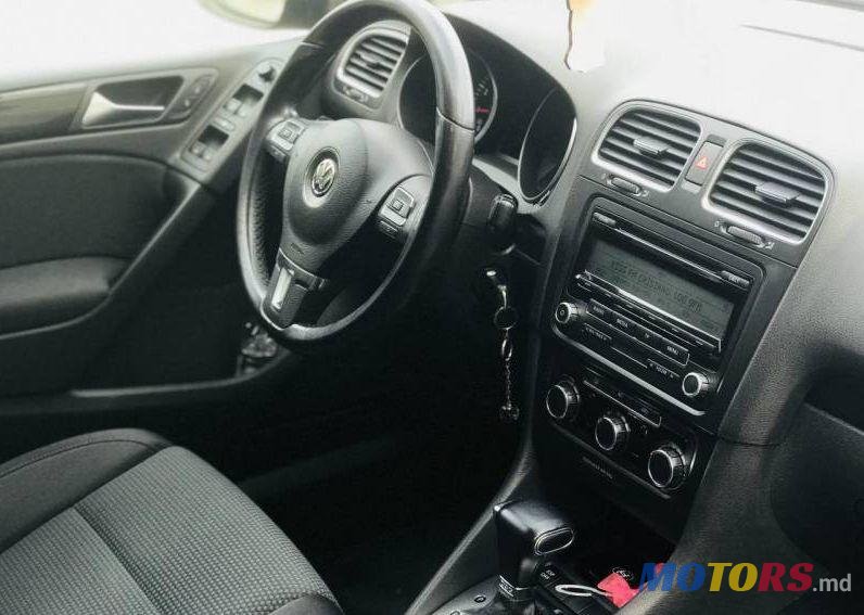 2009' Volkswagen Golf photo #2