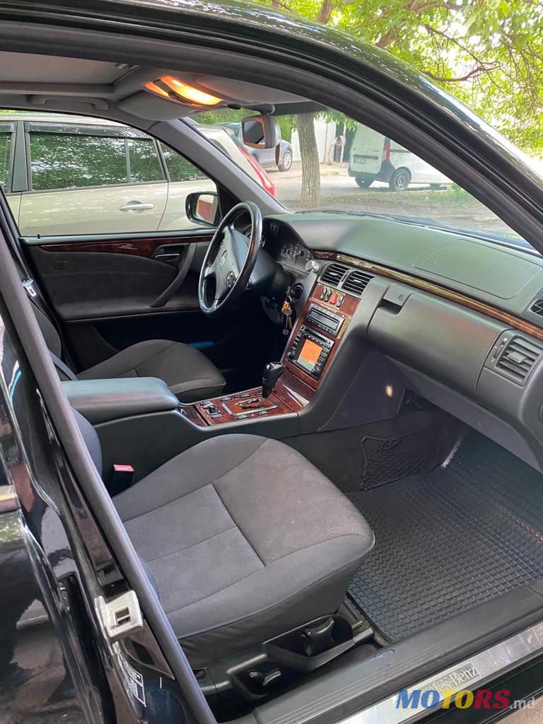 2001' Mercedes-Benz E Класс photo #3