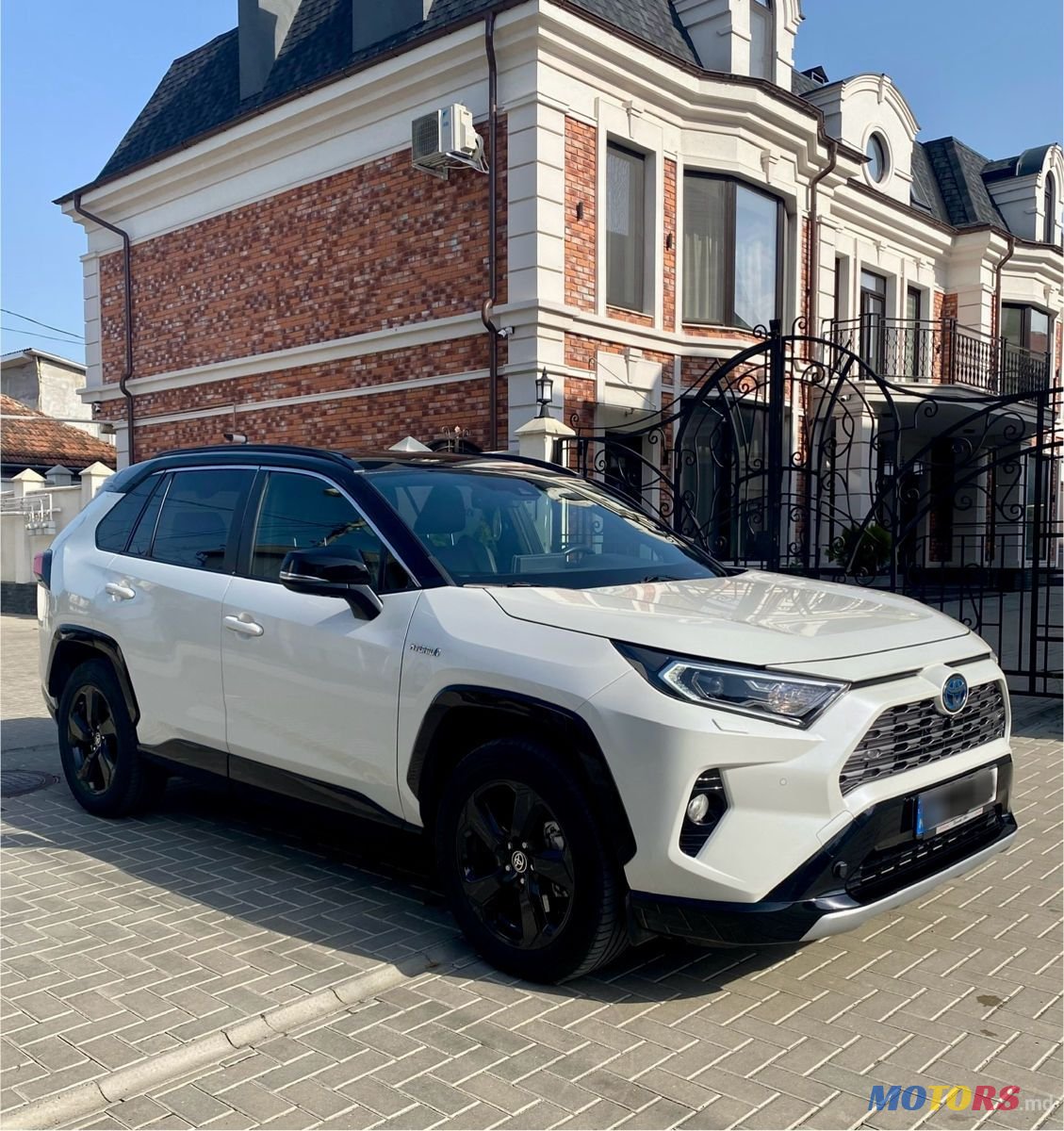 2019' Toyota RAV4 photo #4