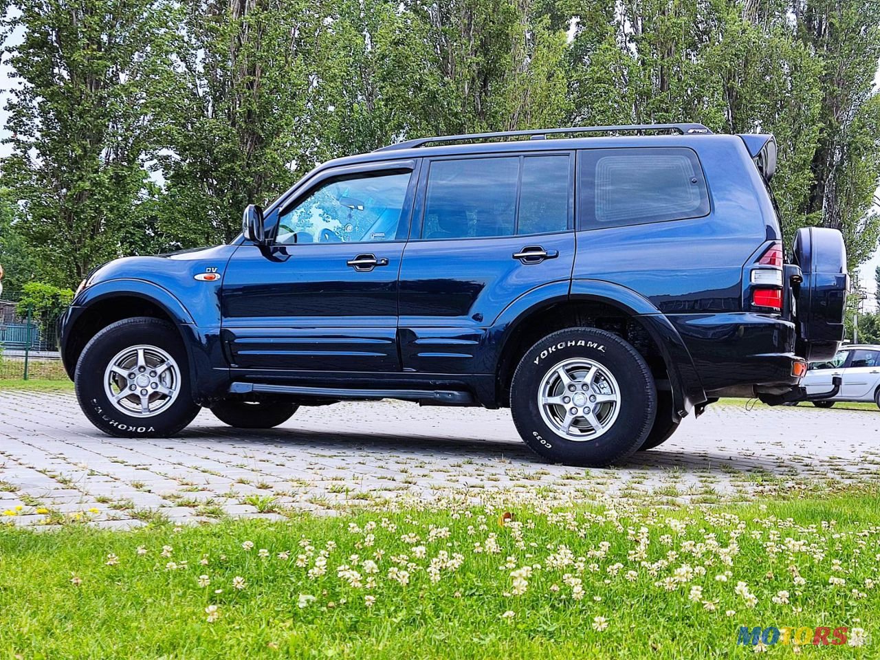 2003' Mitsubishi Pajero photo #4