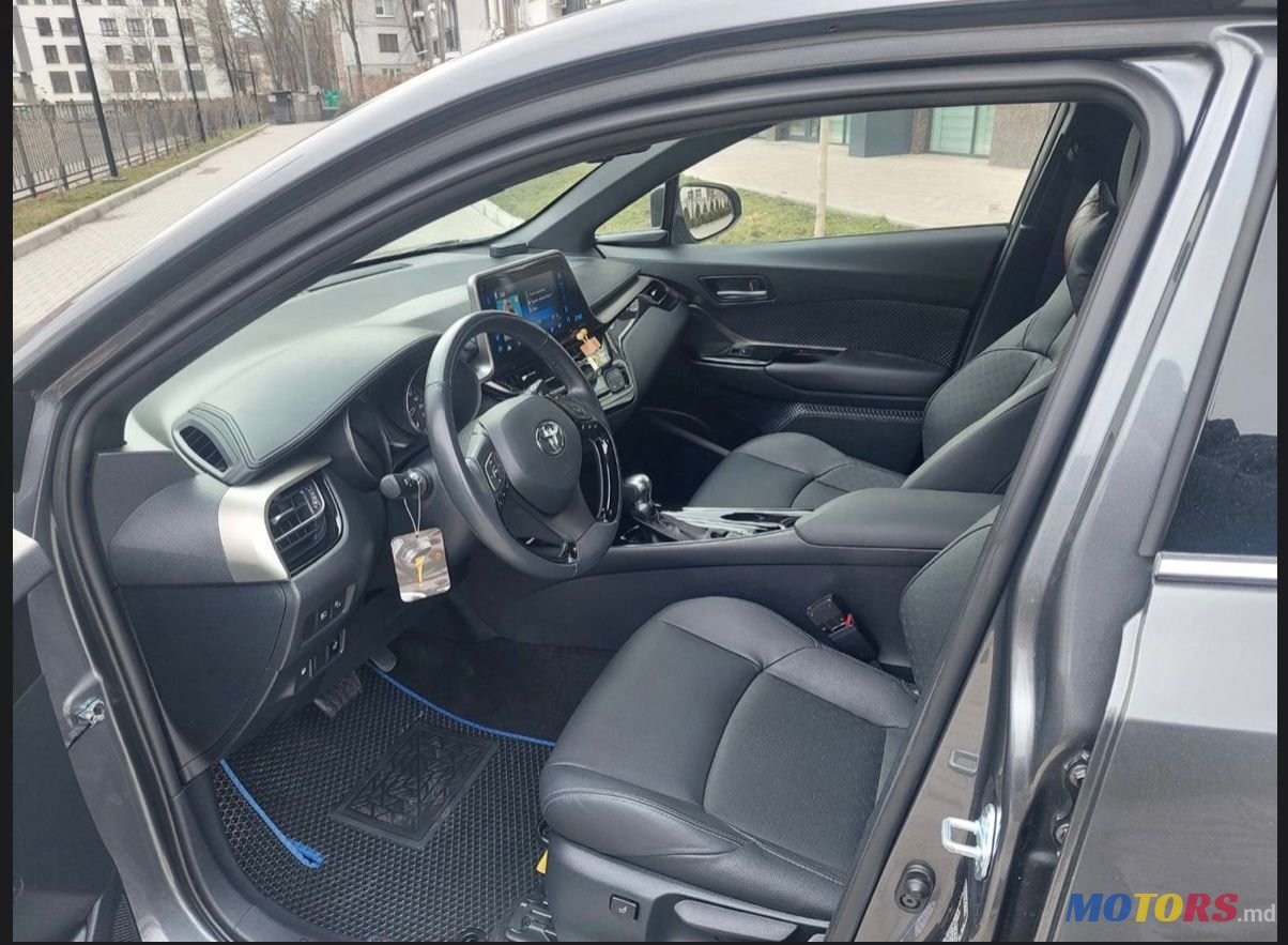 2018' Toyota C-HR photo #5