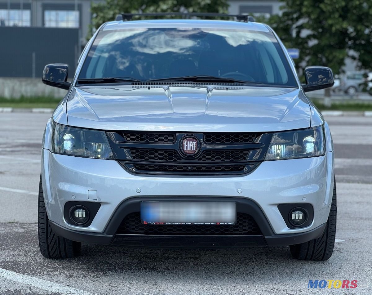 2011' Fiat Freemont photo #1