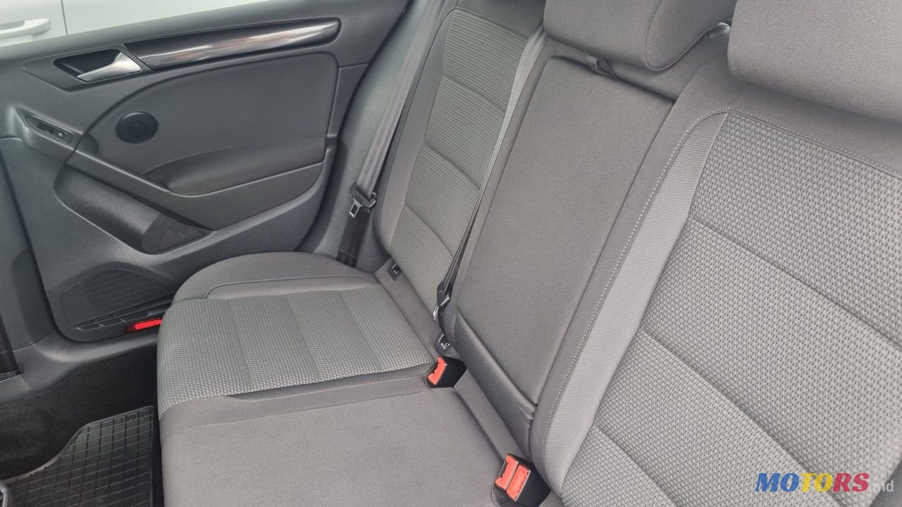 2011' Volkswagen Golf photo #6