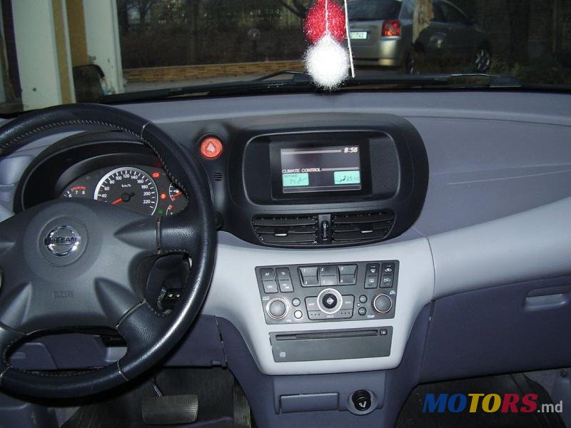 2004' Nissan Almera Tino photo #3