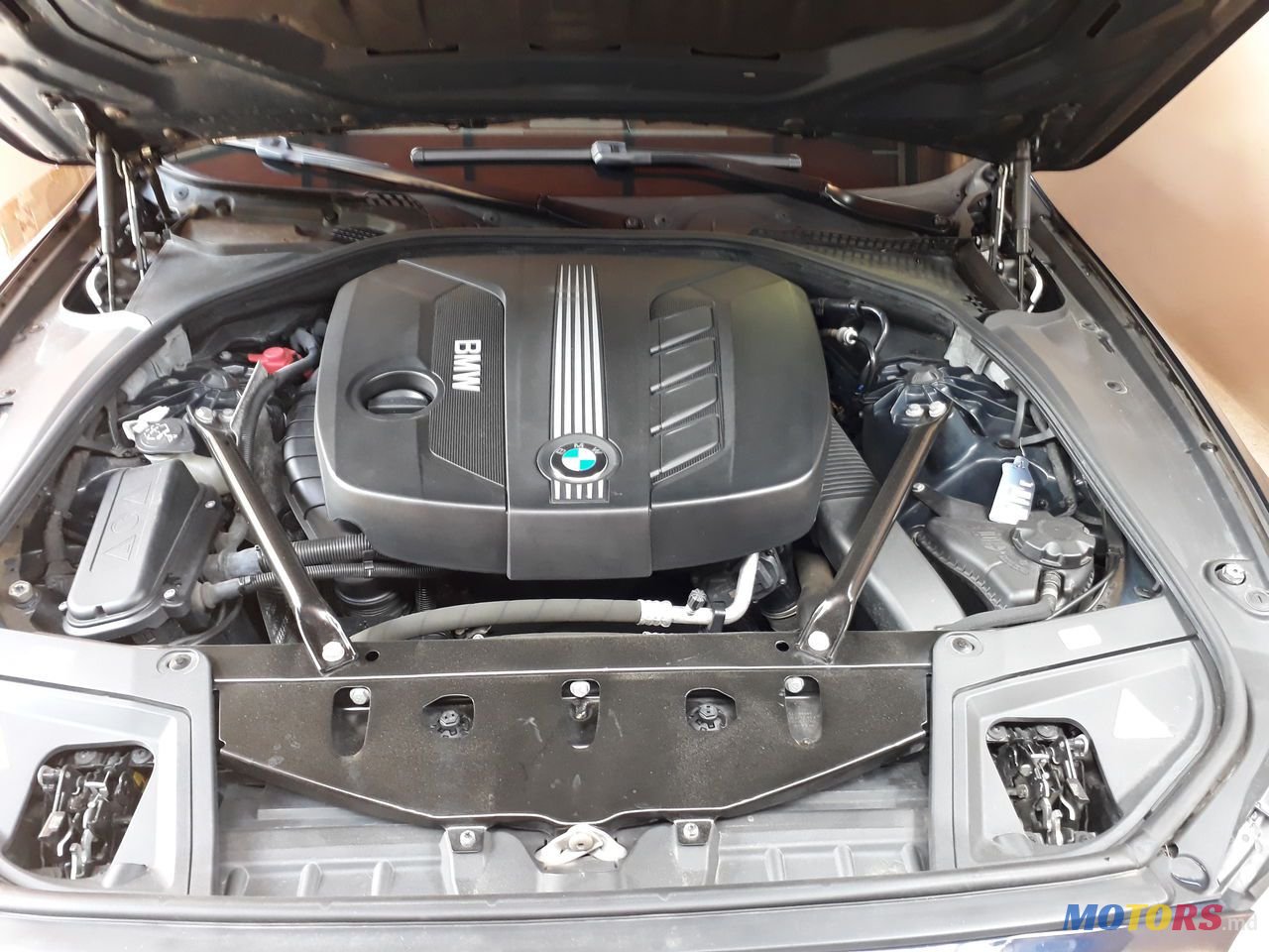 2011' BMW 5 Series photo #4