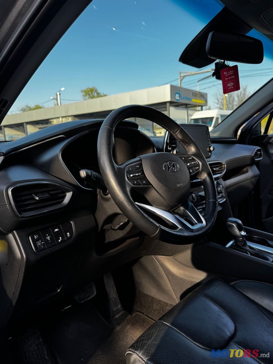 2020' Hyundai Santa Fe photo #3
