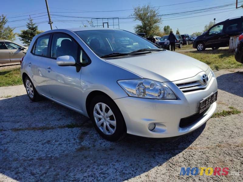 2012' Toyota Auris photo #2