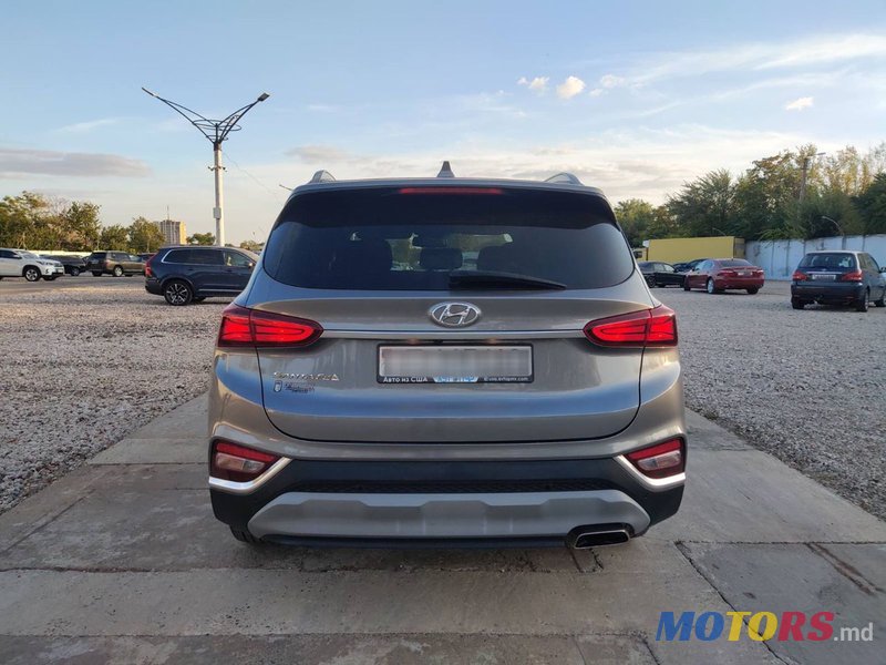 2018' Hyundai Santa Fe photo #3