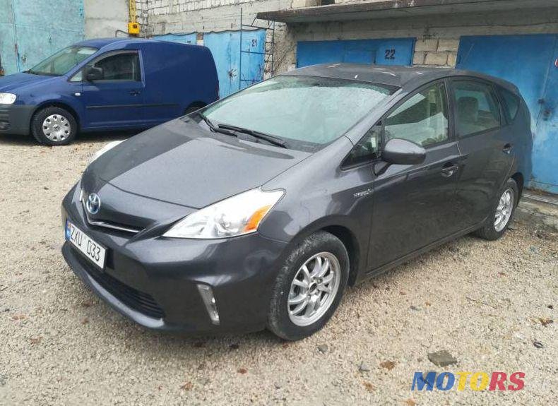 2013' Toyota Prius + photo #2