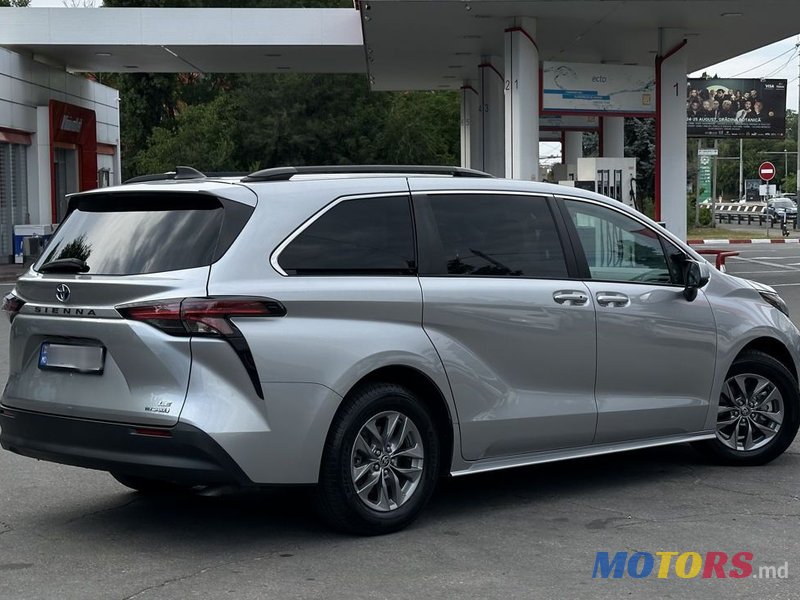 2021' Toyota Sienna photo #4