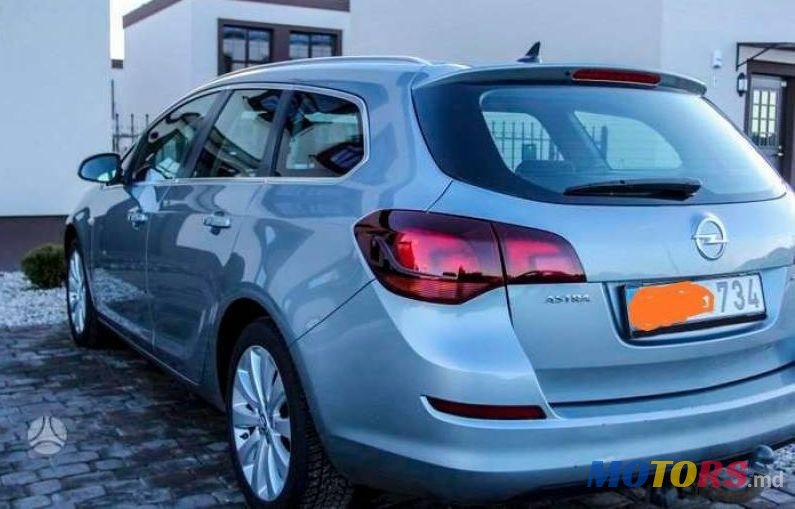 2011' Opel Astra photo #3