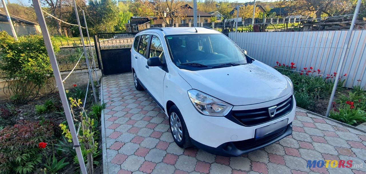 2013' Dacia Lodgy photo #1