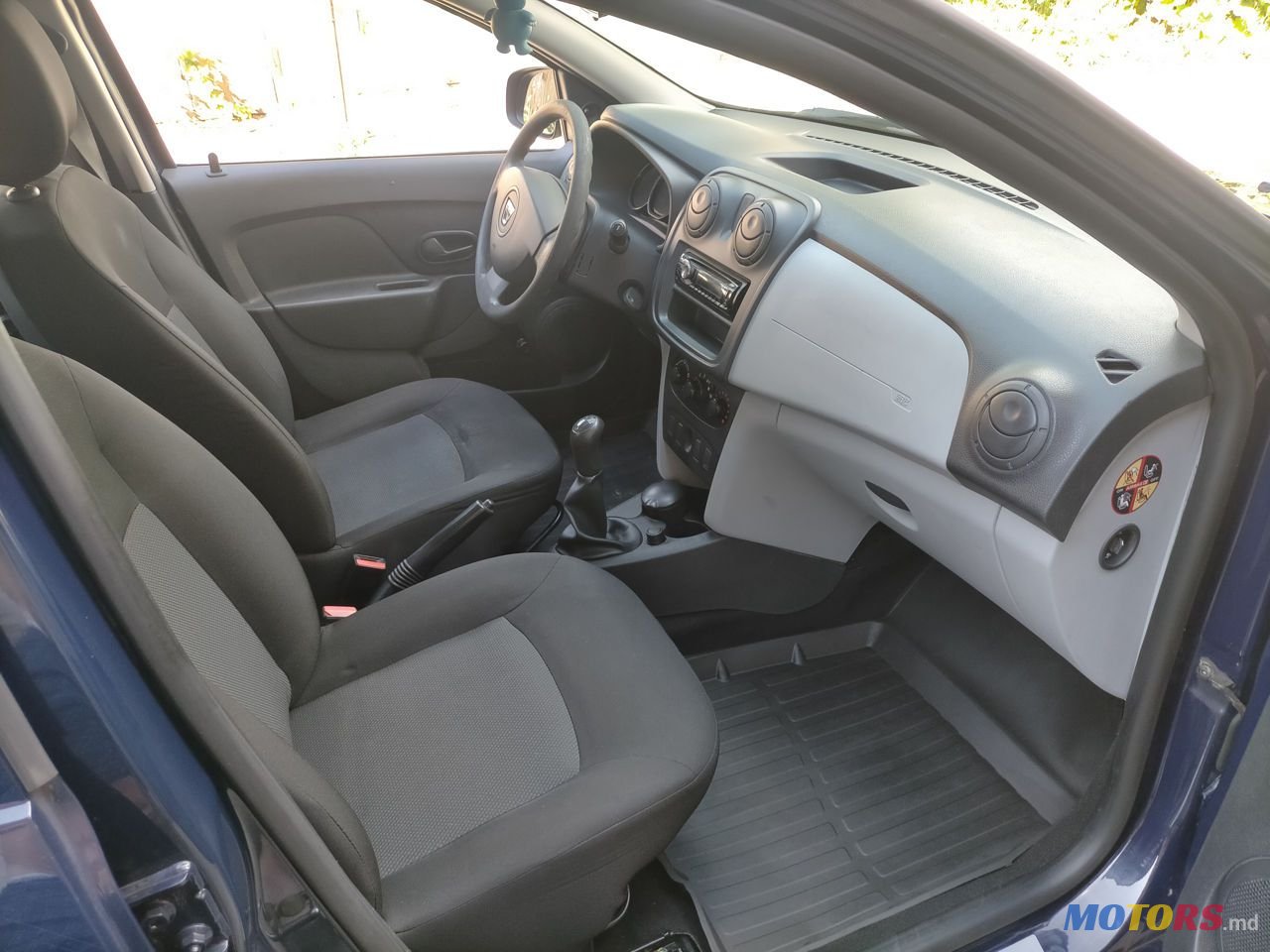 2013' Dacia Sandero photo #5