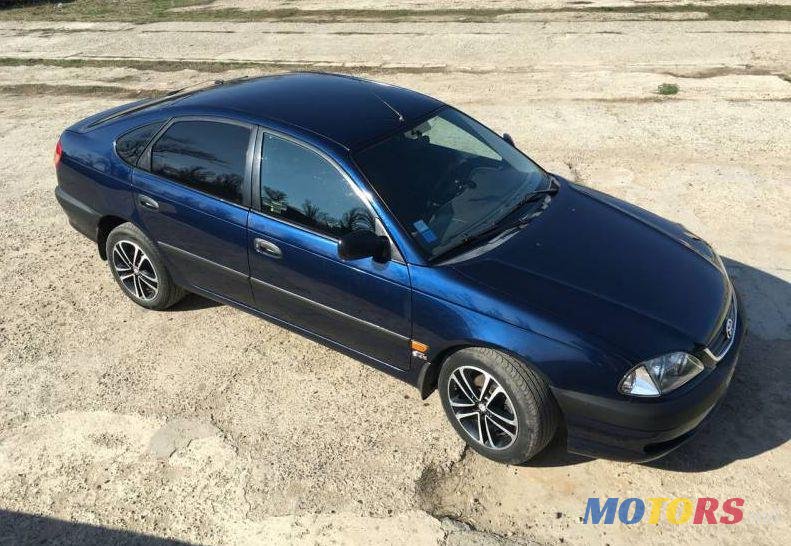 2003' Toyota Avensis photo #1