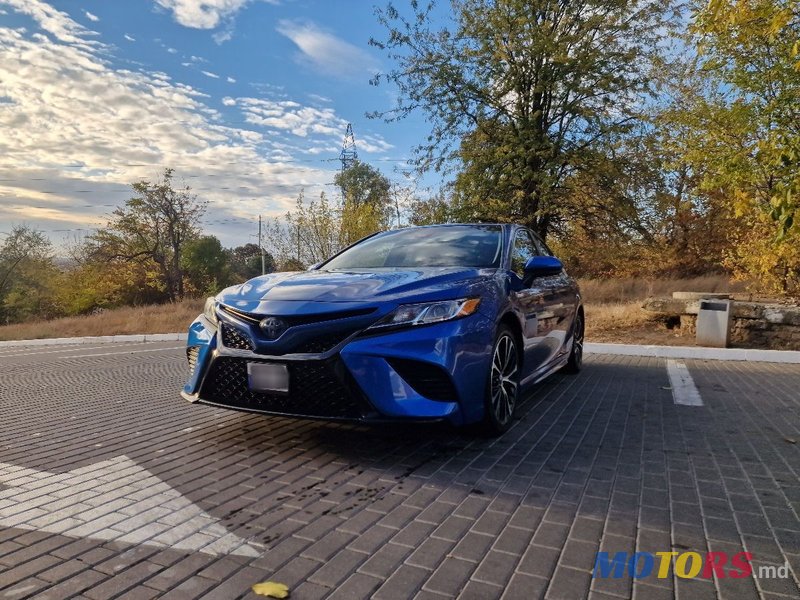 2018' Toyota Camry photo #2