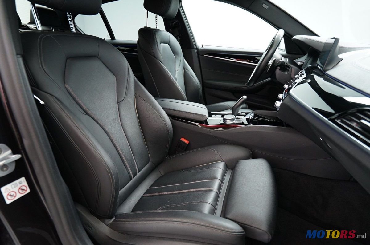 2020' BMW 5 Series photo #6