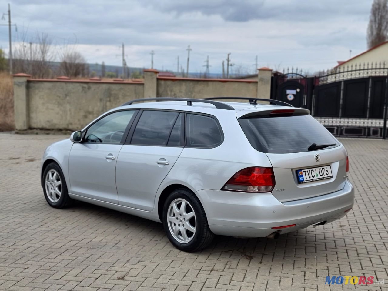2011' Volkswagen Golf photo #4