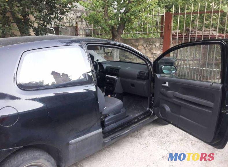 2006' Volkswagen Fox photo #3