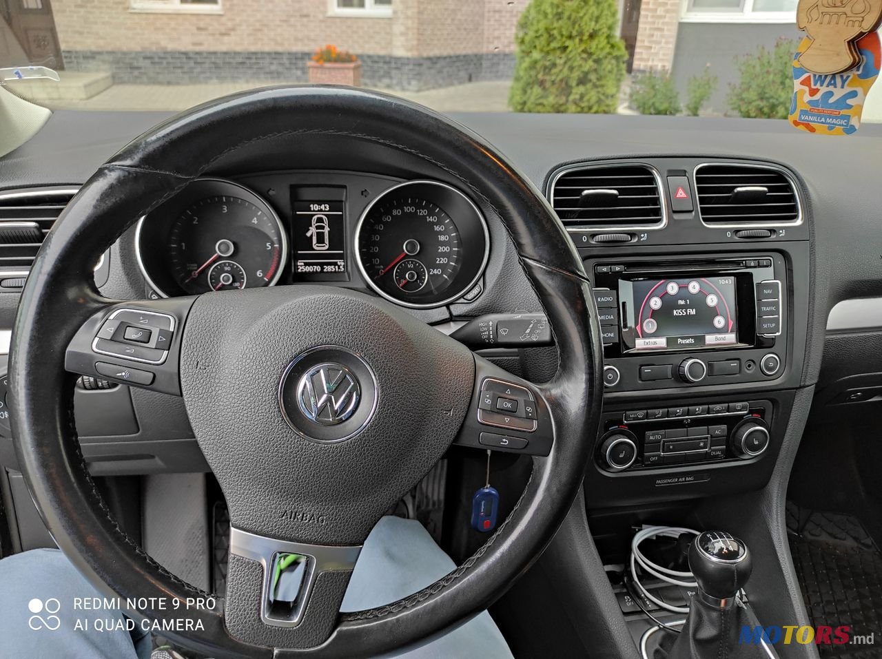 2011' Volkswagen Golf photo #2