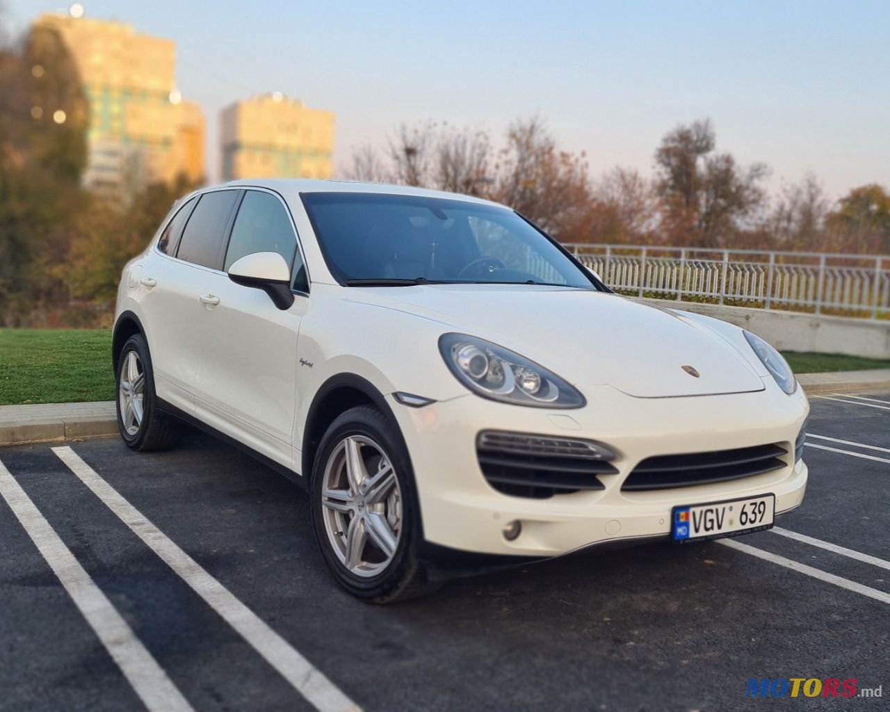 2011' Porsche Cayenne photo #2