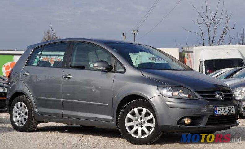 2008' Volkswagen Golf Plus photo #1