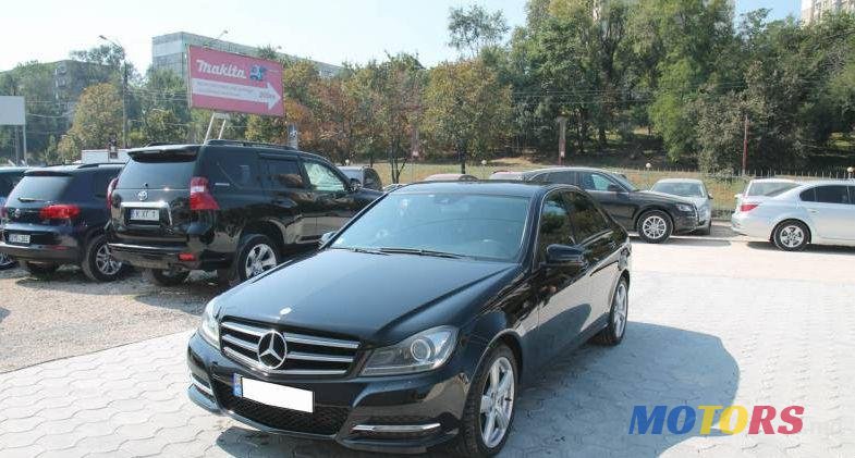 2011' Mercedes-Benz C photo #2