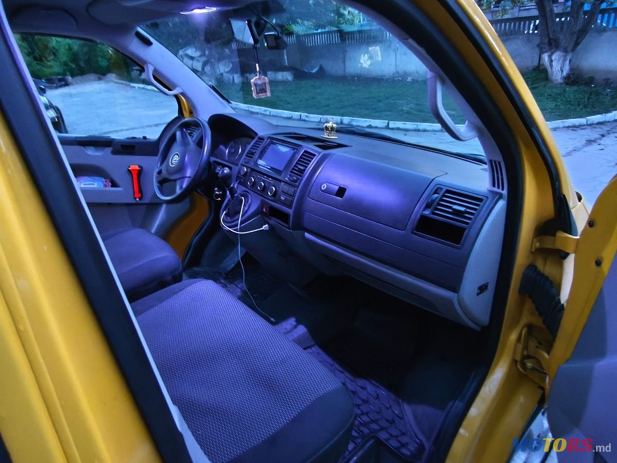 2012' Volkswagen Transporter photo #3